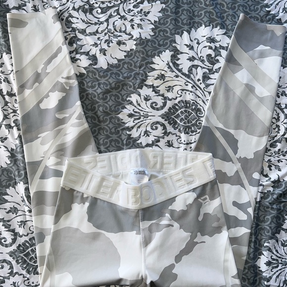 Better Bodies White Camo leggings size medium - Picture 4 of 12